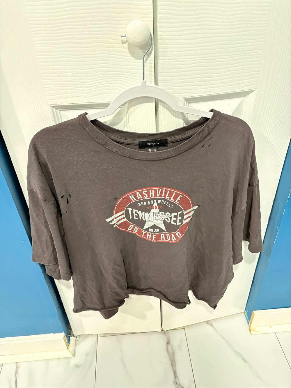 Forever 21+ Nashville Tennessee Distressed Graphic Crop Tee 2X
